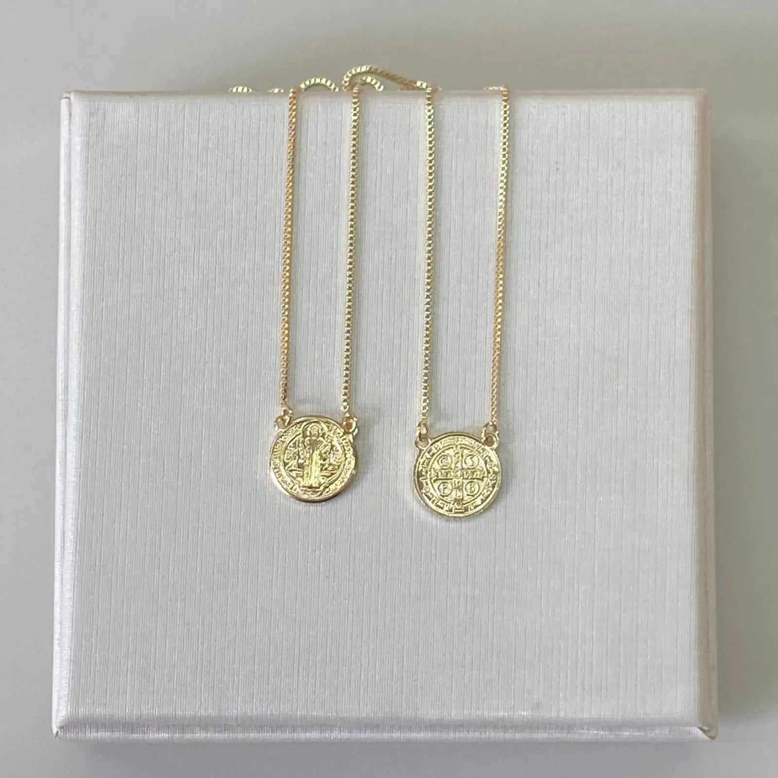 ESCAPULÁRIO UNISSEX SÃO BENTO 60CM BANHADO A OURO 18K