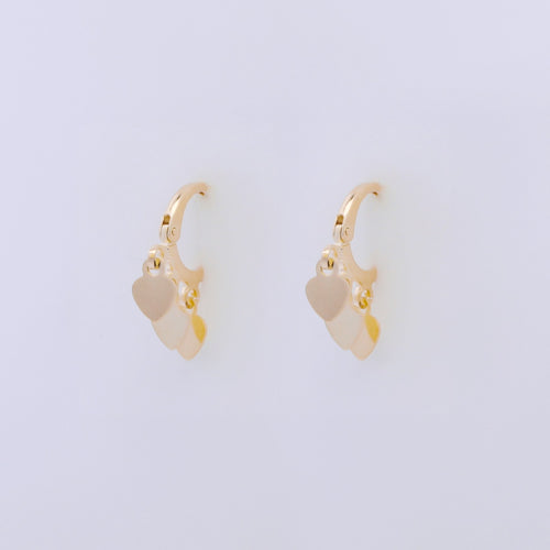 BRINCO ARGOLINHA 3 CORAÇÕES CHAPA BANHADA A OURO 18K