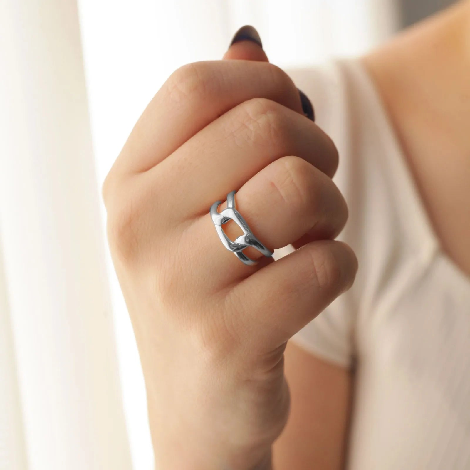 ANEL LISO ENTRELAÇADO REGULÁVEL BANHADO A PRATA