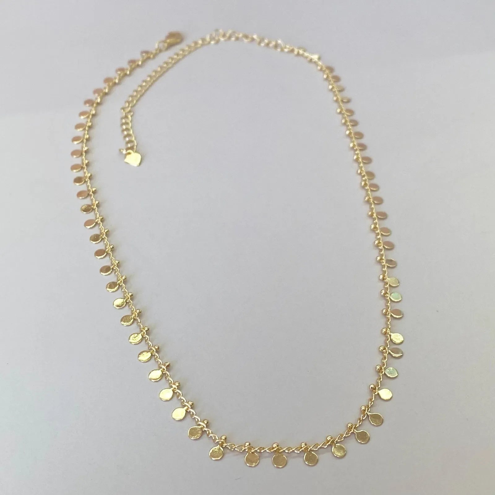 CHOKER MINI MEDALHAS BANHADA A OURO 18K