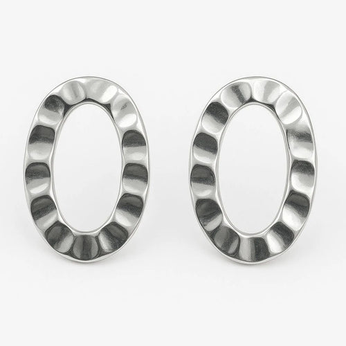 BRINCO OVAL VAZADO ORGÂNICO BANHADO A PRATA