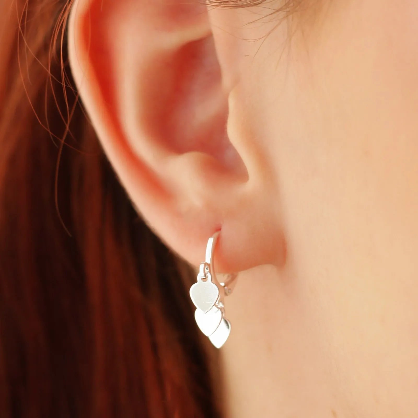 BRINCO ARGOLINHA 3 CORAÇÕES CHAPA BANHADA A PRATA