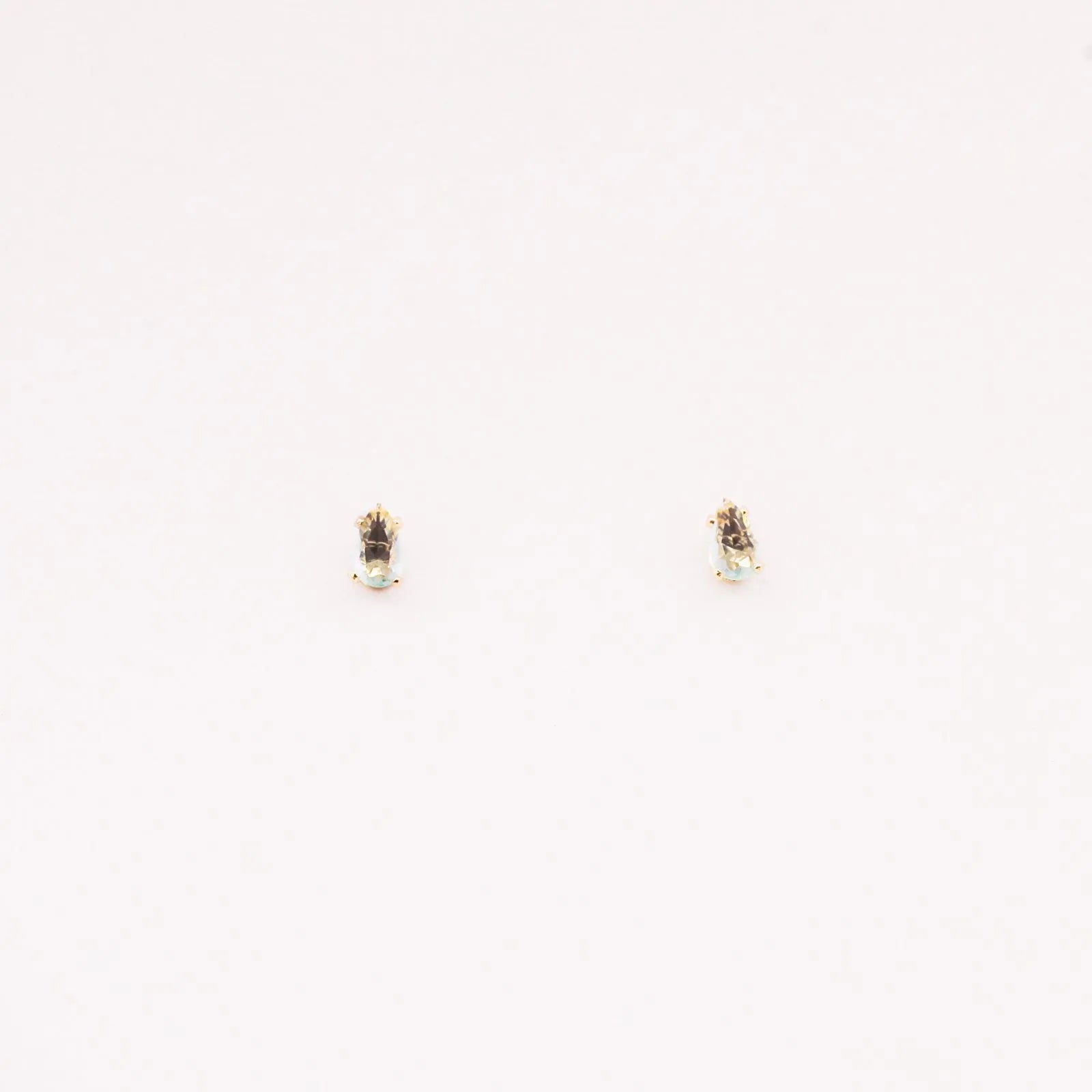 BRINCO GOTA VERDE CLARO BANHADO A OURO 18K / 4MM