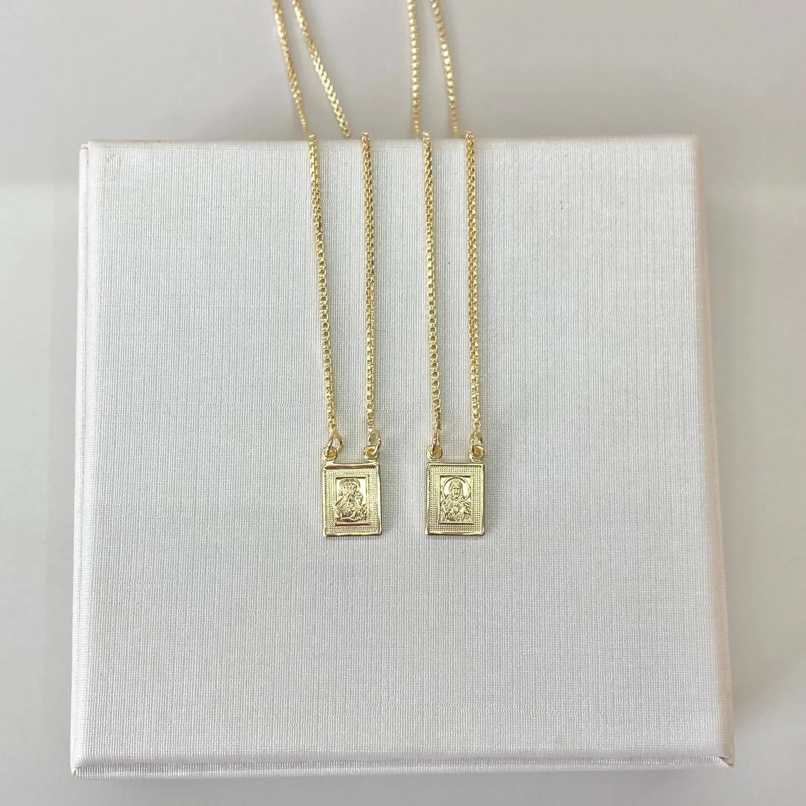 ESCAPULÁRIO JESUS E NOSSA SENHORA DO CARMO BANHADO A OURO 18K