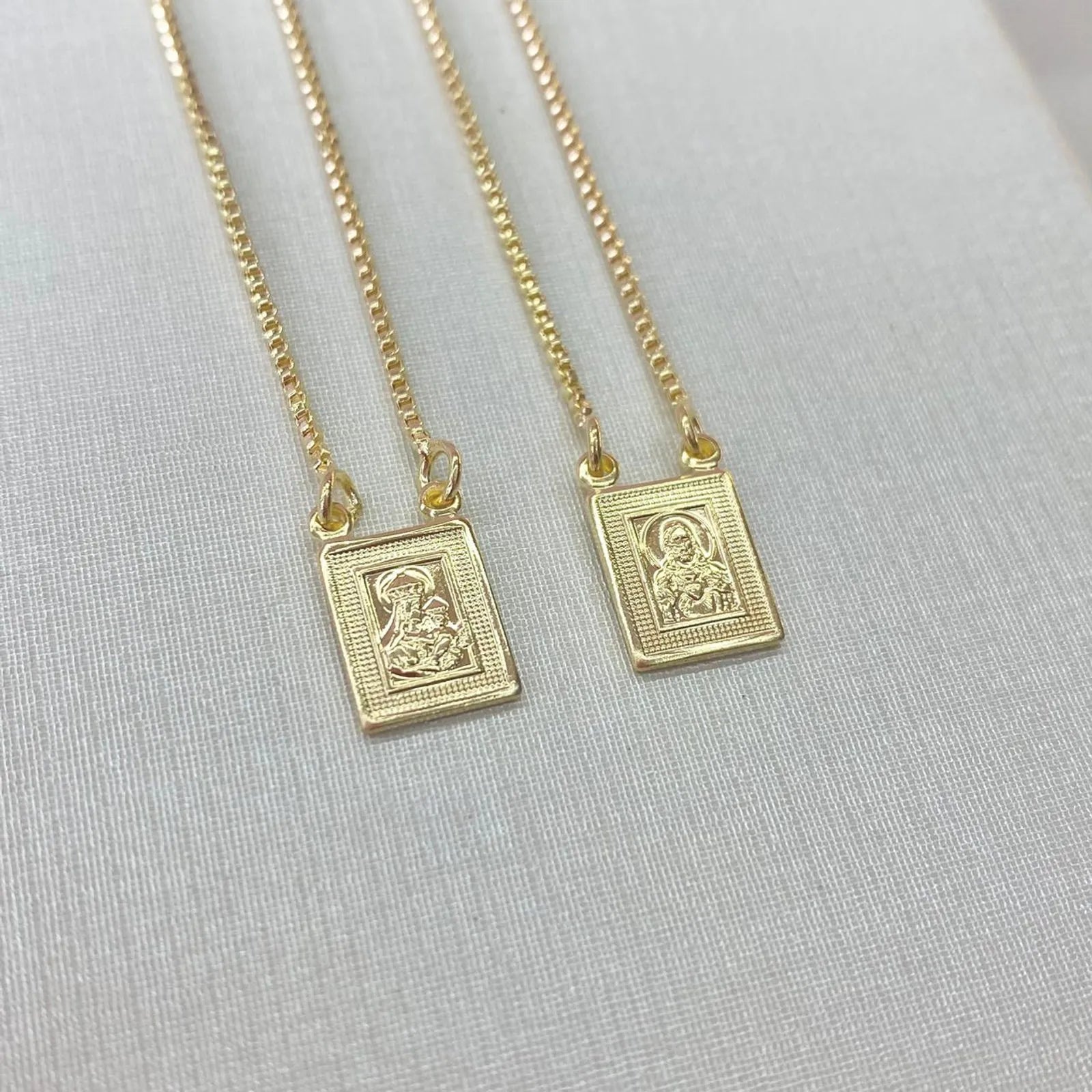 ESCAPULÁRIO JESUS E NOSSA SENHORA DO CARMO BANHADO A OURO 18K