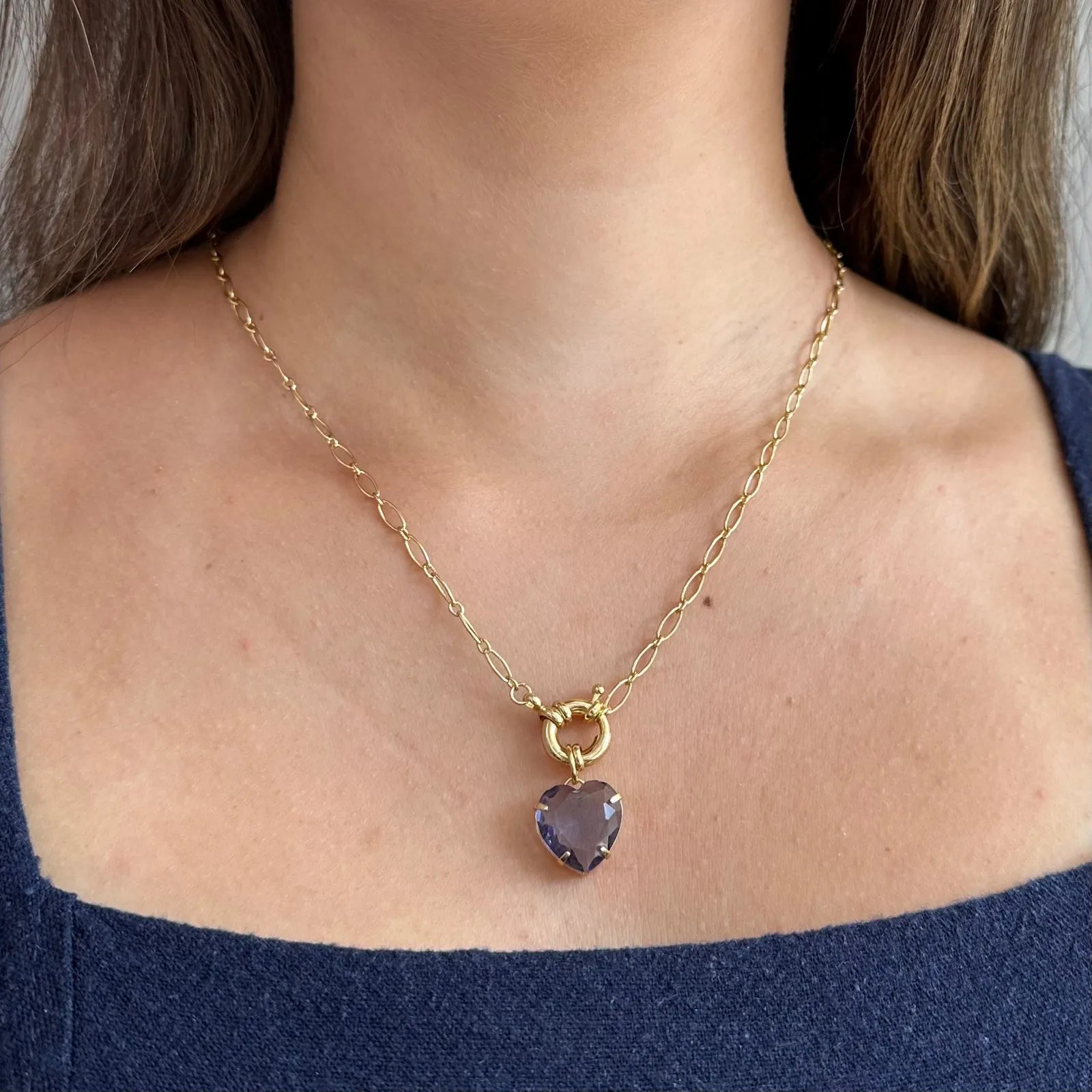 COLAR ELOS FECHO BÓIA COM PINGENTE CORAÇÃO BANHADO A OURO 18K LILAS