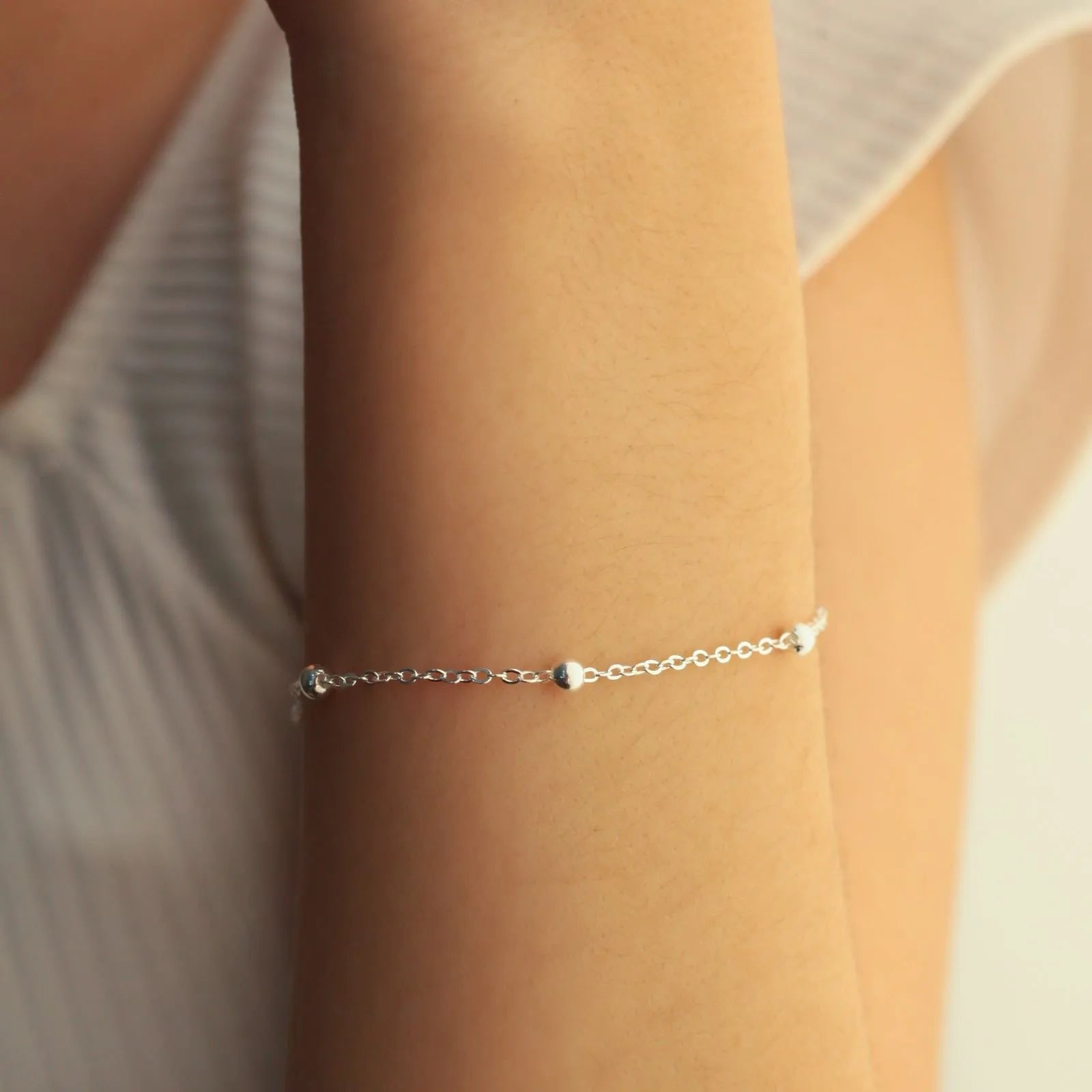 PULSEIRA BOLINHAS BANHADA A PRATA