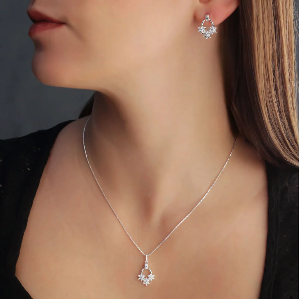 CONJUNTO FLORES MINI ZIRCÔNIA CRAVEJADO BANHADO A PRATA